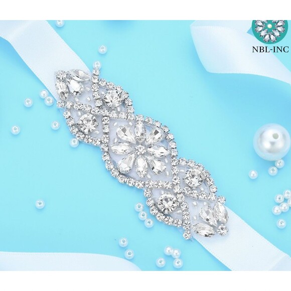 Lovely As Pearl Is A Unique one-of-a-kind 6 pieces Tiara Ensemble main image 6
